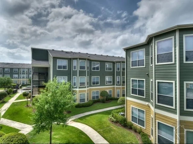 Estates at Hollister apartment community